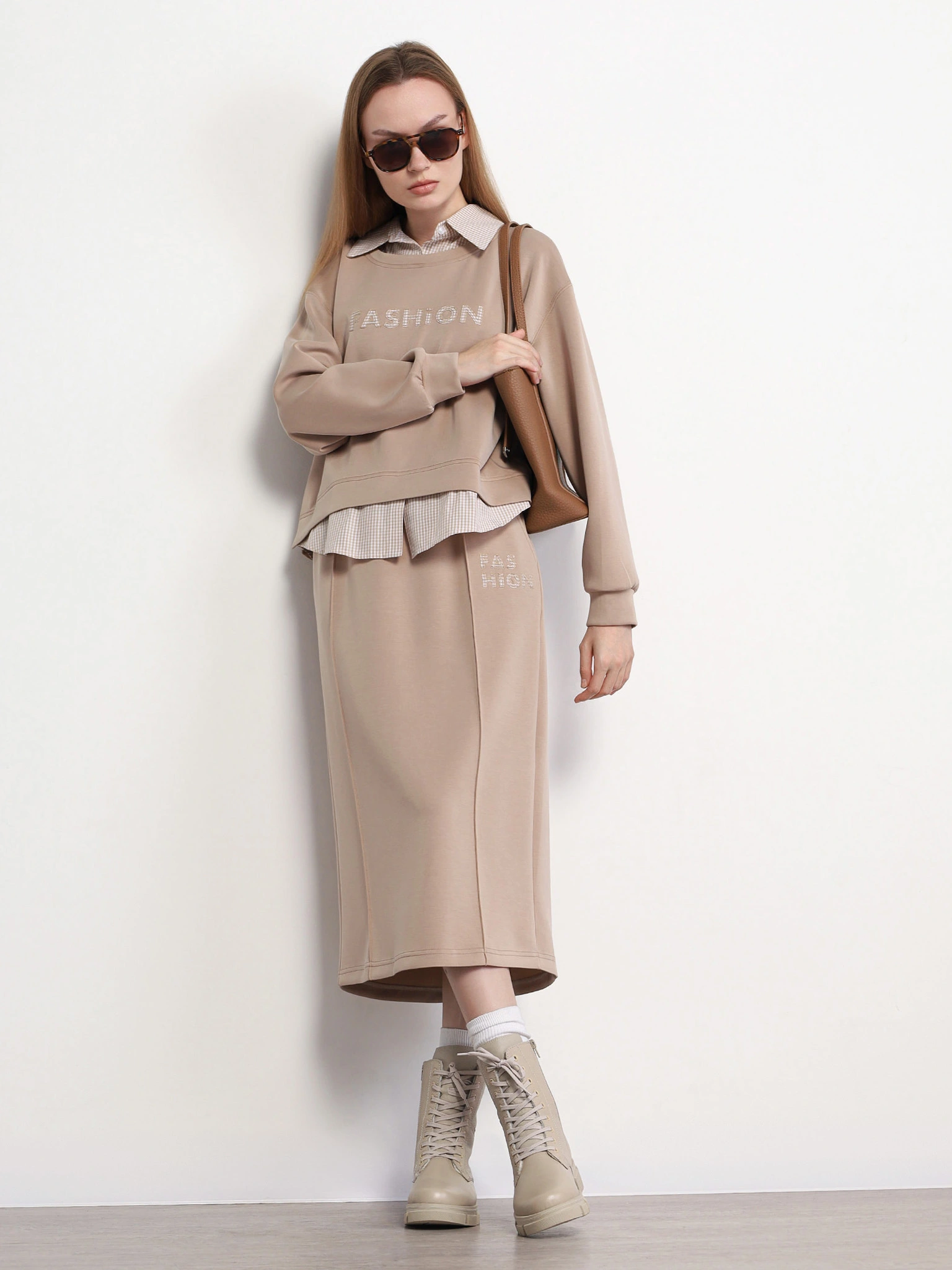 Юбка трикотажная бежевого цвета с эластичным поясом